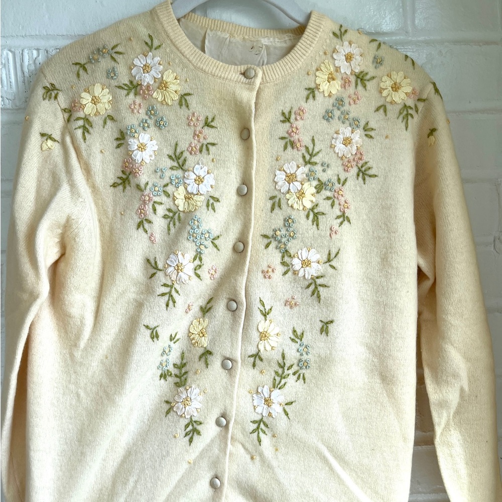 Vintage Lined Floral Embroidered Cream Sweater